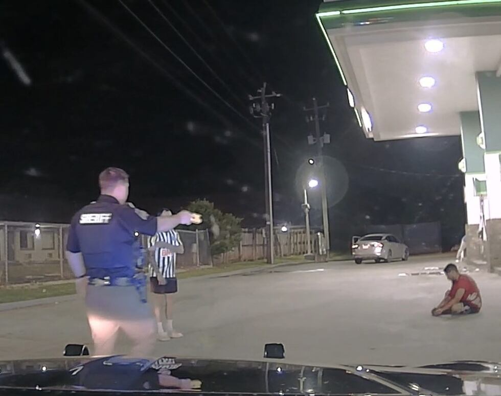 Imagen de la cámara de la patrulla durante el arresto de Ramiro Espino en el condado de Gordon