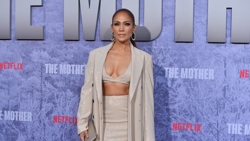 Jennifer Lopez llega al estreno en Los Ángeles de "The Mother", el miércoles 10 de mayo de...