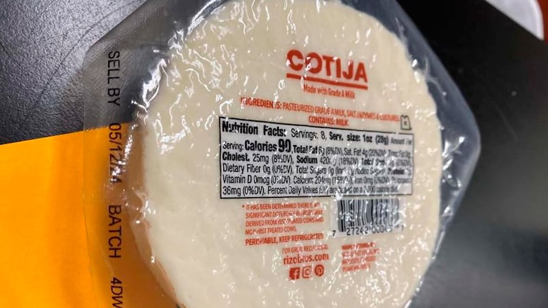 La Administración de Alimentos y Medicamentos anunció el retiro de 344 cajas de queso mexicano...