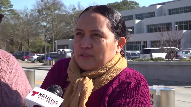 María Bran se dirigió al jurado a través de un traductor y ven llanto agradeció al jurado y a...