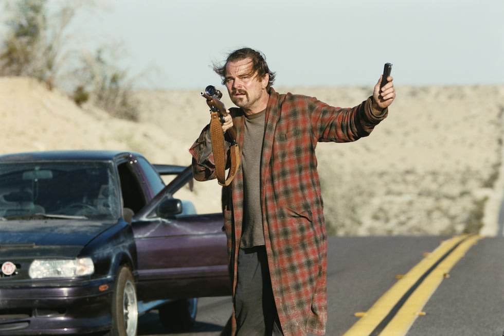 Esta imagen, publicada por Warner Bros. Pictures, muestra a Leonardo DiCaprio en una escena de...