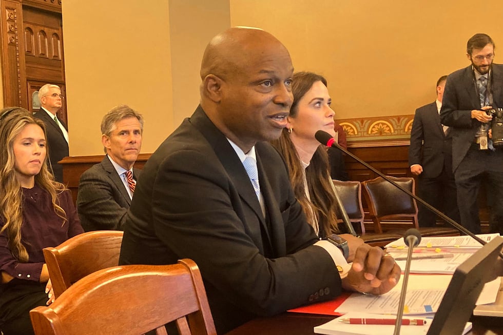 ARCHIVO – El presidente de la Cámara de Representantes de Illinois, Emanuel "Chris" Welch,...