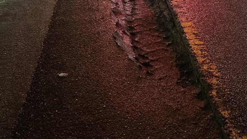 Las autoridades de Lawrenceville reportaron un socavón debido al hielo.