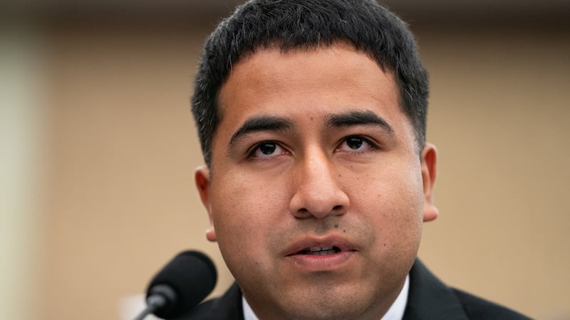 Alejandro Barranco, hijo de un hombre detenido por agentes del Servicio de Inmigración y...