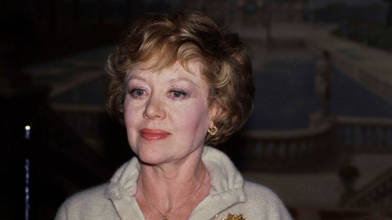 ARCHIVO - Se muestra a la actriz Glynis Johns, el 11 de septiembre de 1982. Johns, una...