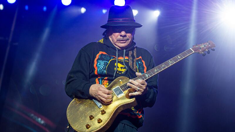 ARCHIVO - Carlos Santana durante su presentación en BottleRock Napa Valley Music Festival en...