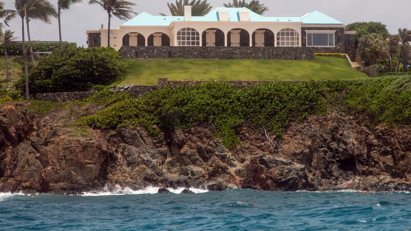 Una de las casas de Jeffery Epstein en la isla Little Saint James, en las Islas Vírgenes...