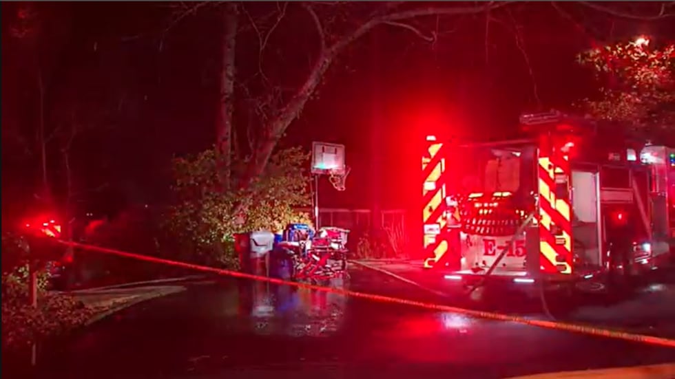 Firefighters respond to house fire in Cobb County