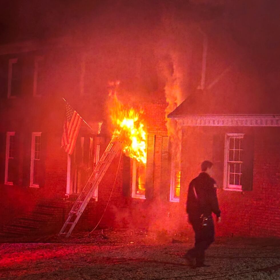 El incendio ocurrió en horas de la noche del lunes en una vivienda en la 1828 de Greenfinch Ct.