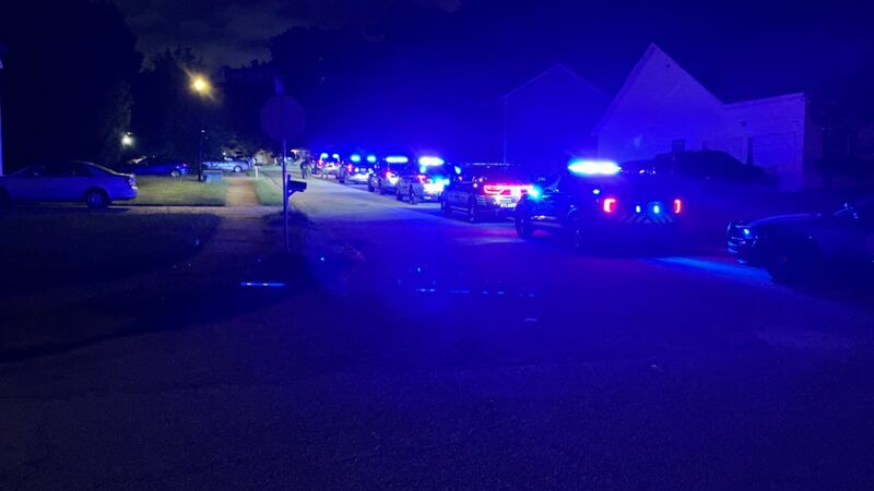 La policía dijo que uno de los sospechosos fue arrestado e identificado como, Ernest Jones, de...