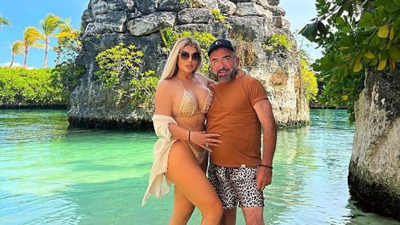 Novia de Vicente Fernández Jr. es hospitalizada de emergencia mientras viajaba por Colombia