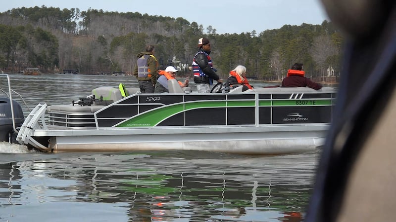 Jones era maestro y entrenador de atletismo en Westminster, una exclusiva escuela privada de...