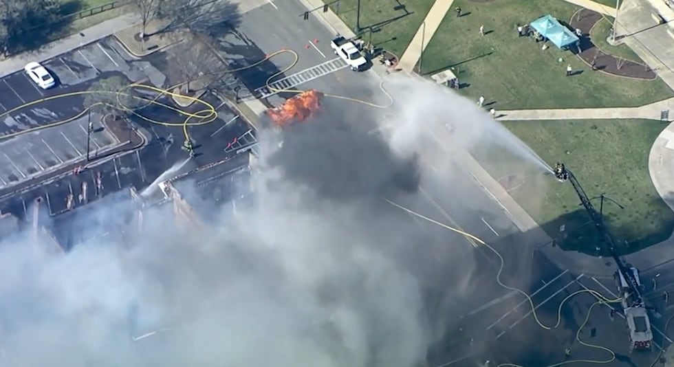 El edificio, construido originalmente en 1892, comenzó a arder alrededor de las 2:00 p. m. del...