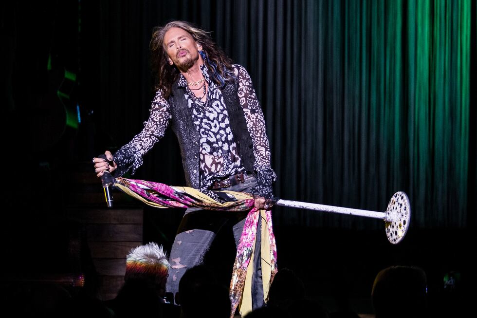 Demandan a Steven Tyler, cantante de Aerosmith, por agresión sexual a una menor. Foto archivo AP