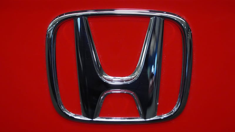 El logo de Honda en un vehículo de esa marca, en una exposición en Pittsburgh, el 14 de...