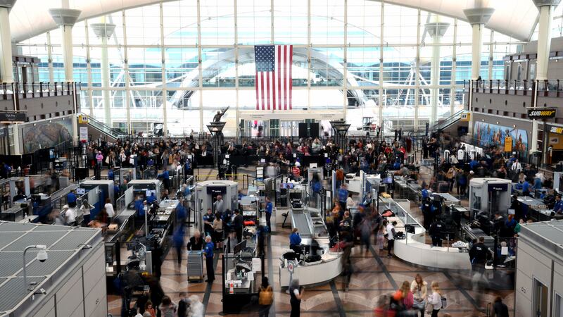 El Aeropuerto Internacional de Denver, el 22 de febrero del 2023. (AP foto/Thomas Peipert)