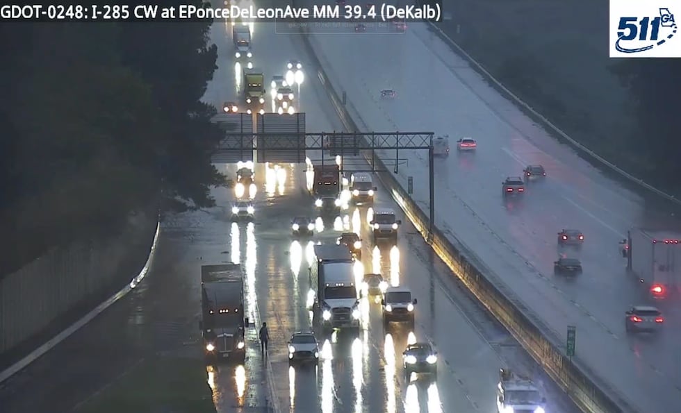8:05 a. m. | Se está acumulando agua en la I-285 en dirección sur, cerca de la salida de Ponce...