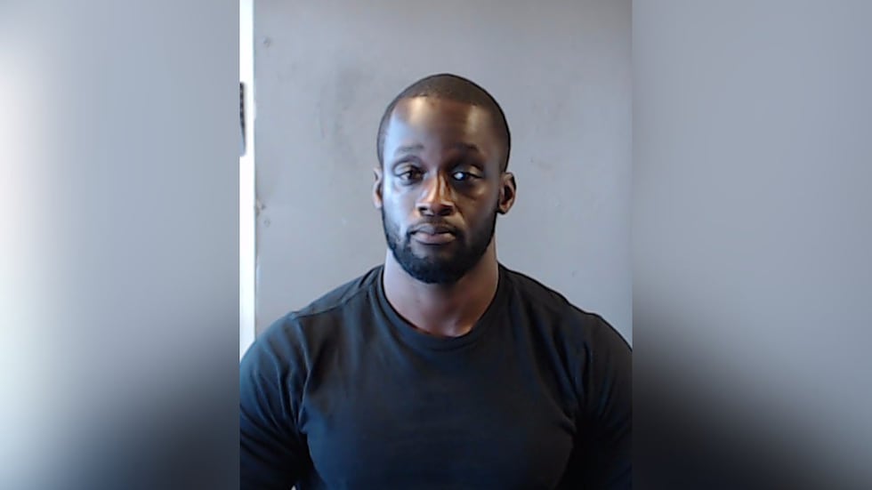 La policía identificó al sospechoso como Olaolukitan Adon Abel, de 26 años.