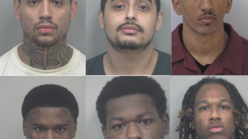 Siete miembros de una banda que entró a robar a casi 500 autos en Gwinnett se declararon...
