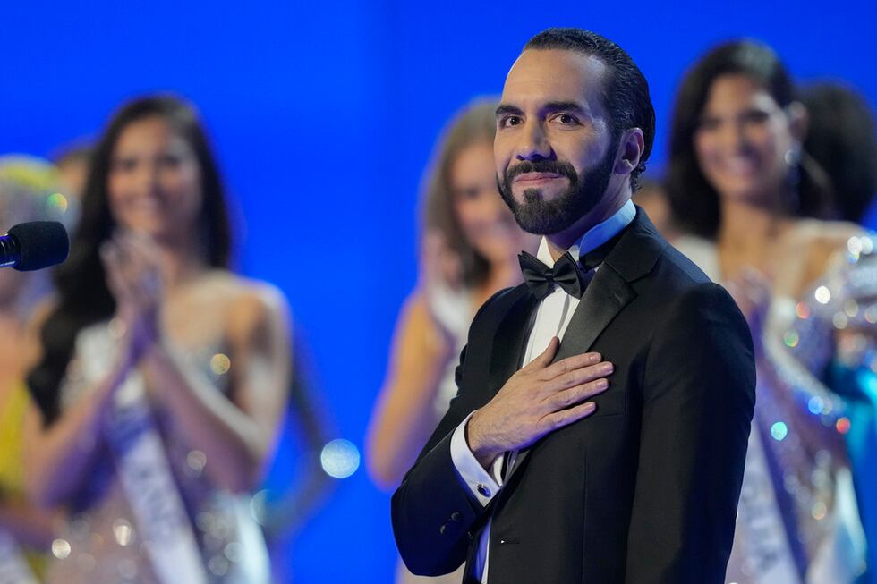 El presidente El Salvador, Nayib Bukele da un discurso en la 72a edición de Miss Universo en...