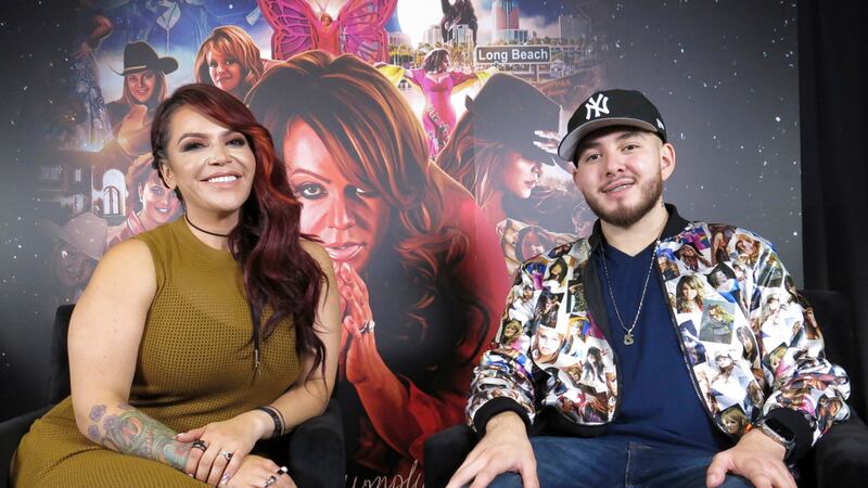 Jacqie Rivera, izquierda, y Johnny Lopez, hijos de la fallecida música Jenni Rivera, posan...