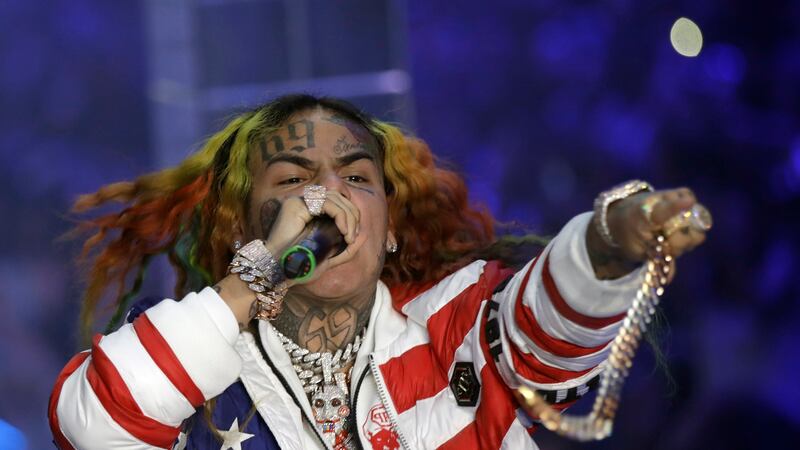 Rapero Tekashi 69 sufre golpiza y lo trasladan de urgencia a un hospital. Foto: archivo AP