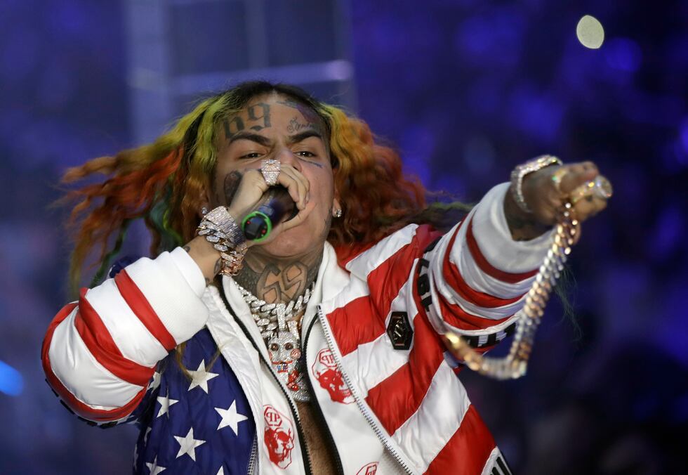 Rapero Tekashi 69 sufre golpiza y lo trasladan de urgencia a un hospital. Foto: archivo AP