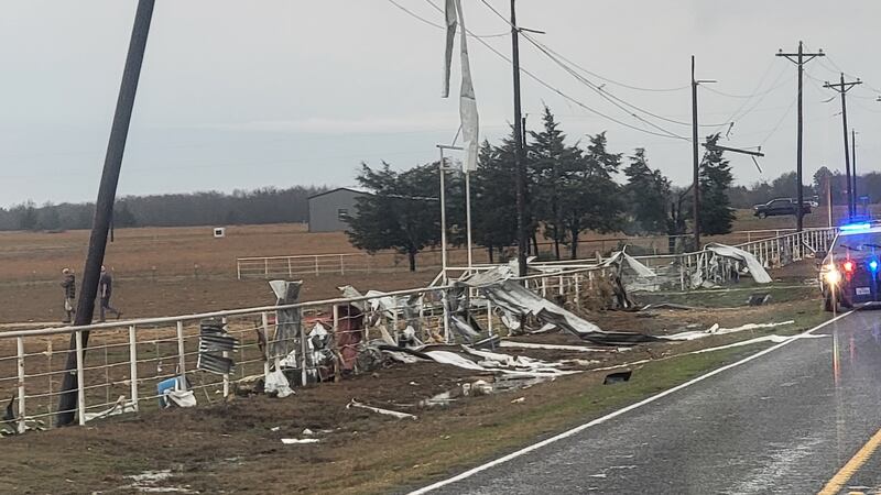Fuertes tormentas azotaron el martes Texas y varios estados del sur del país y provocaron...