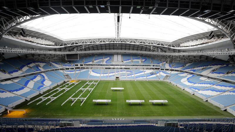 Una vista general muestra el estadio Al Janoub, uno de los estadios de la Copa Mundial 2022,...