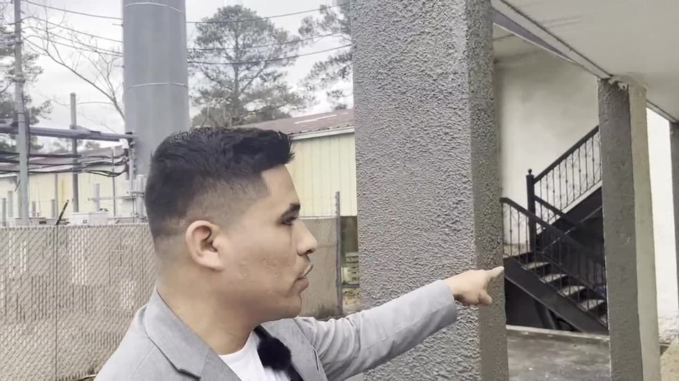 Pastor denuncia que agentes de ICE llegaron a iglesia en Tucker