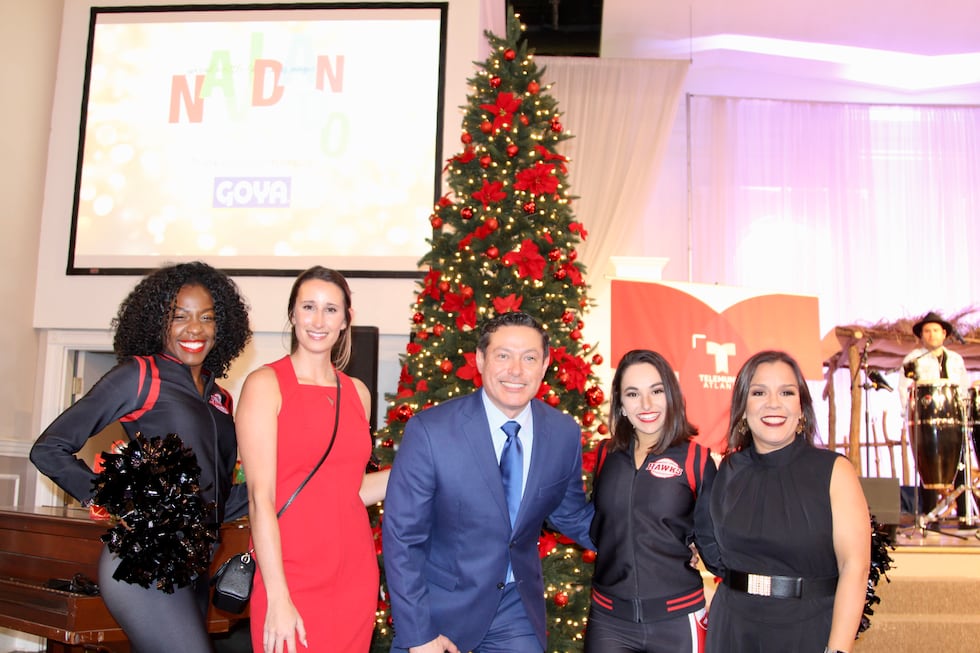 Telemundo Atlanta celebró el jueves su tradicional evento NaviDando.