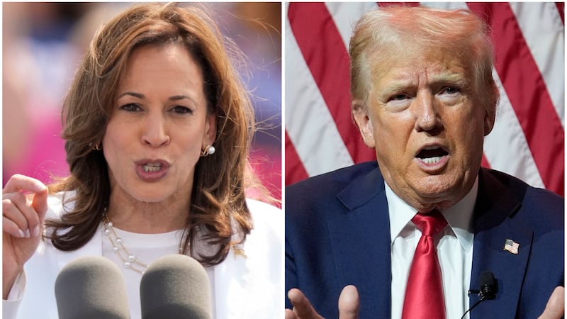Esta combinación de fotografías muestra a la vicepresidenta Kamala Harris el 7 de agosto de...