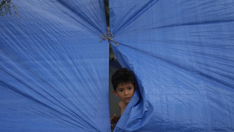 Ahora, Estados Unidos básicamente prohíbe a los inmigrantes solicitar asilo si no lo pidieron...
