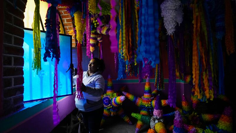 Las piñatas, una tradición que pinta de color y alegría las navidades mexicanas