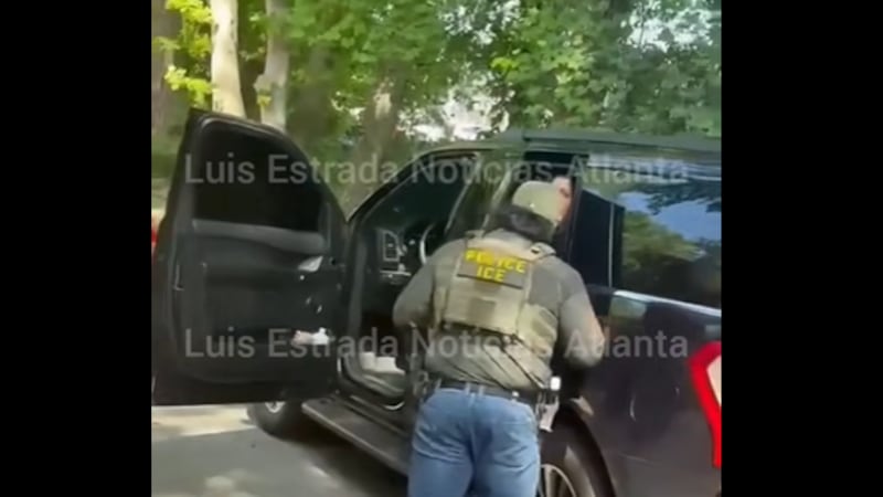 Nuestros seguidores nos enviaron varios videos de los arrestos de ICE el jueves en Atlanta.