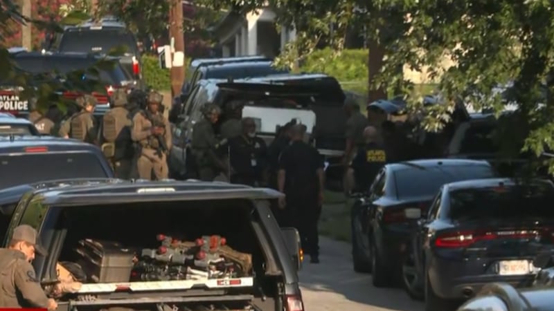 Man barricaded inside Atlanta home