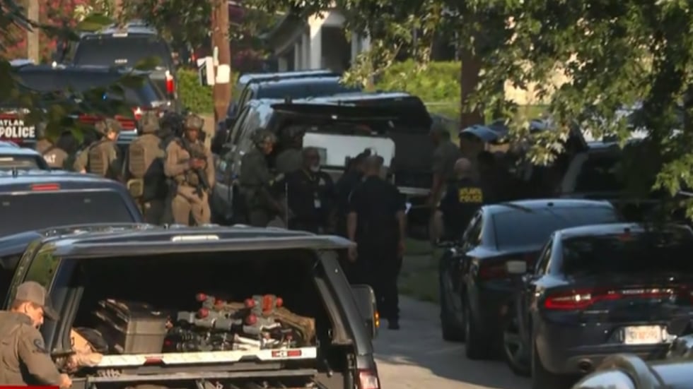 Man barricaded inside Atlanta home