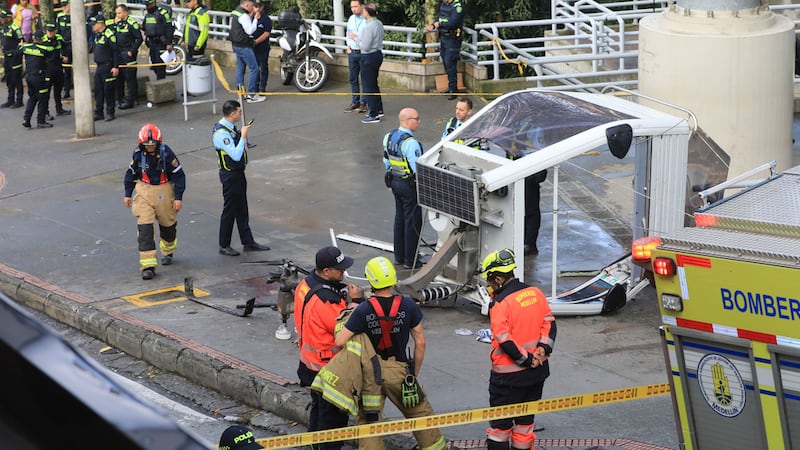 Al menos un muerto y 12 heridos por desplome de una cabina del teleférico en Medellín, Colombia
