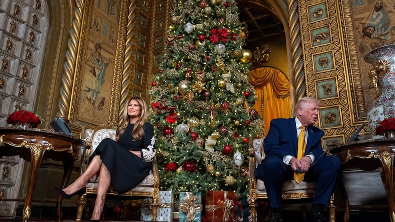 El presidente de EEUU, Donald Trump, y la primera dama Melania Trump durante una llamada de la...