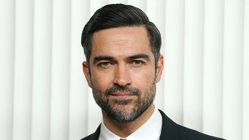 Alfonso Herrera llega a la edición 29 de la entrega anual de los Premios del Sindicato de...