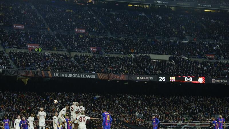 Barcelona contra Galatasaray en un partido de Europa League, en el estadio Camp Nou de Barcelona.