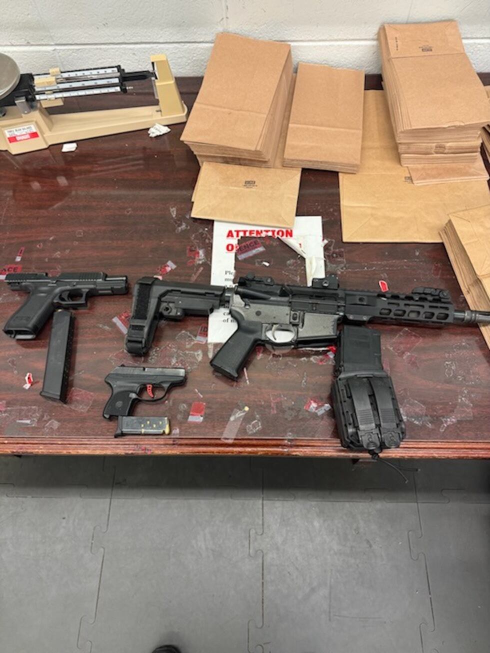 During the arrest operation, several weapons were seized.