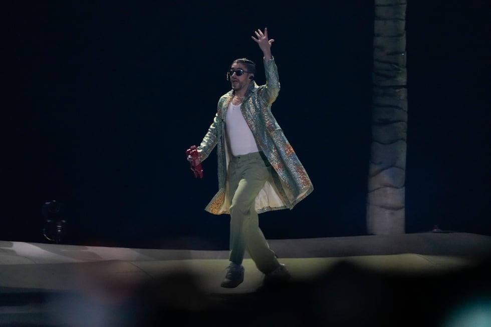 Bad Bunny en concierto en el Estadio Azteca de la Ciudad de México el viernes 9 de diciembre...