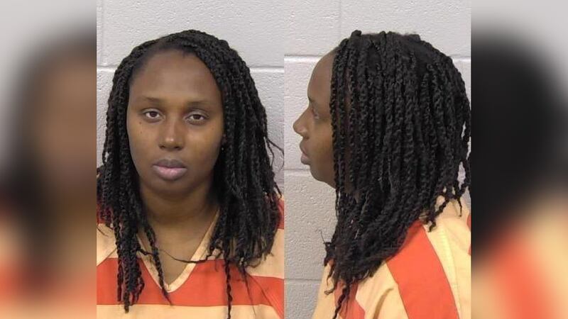 Una mujer, identificada como Darlene Brister, de 40 años, fue localizada en el lugar y...