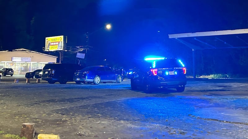 El GBI indicó que el sospechoso empujó al agente y este respondió disparando.