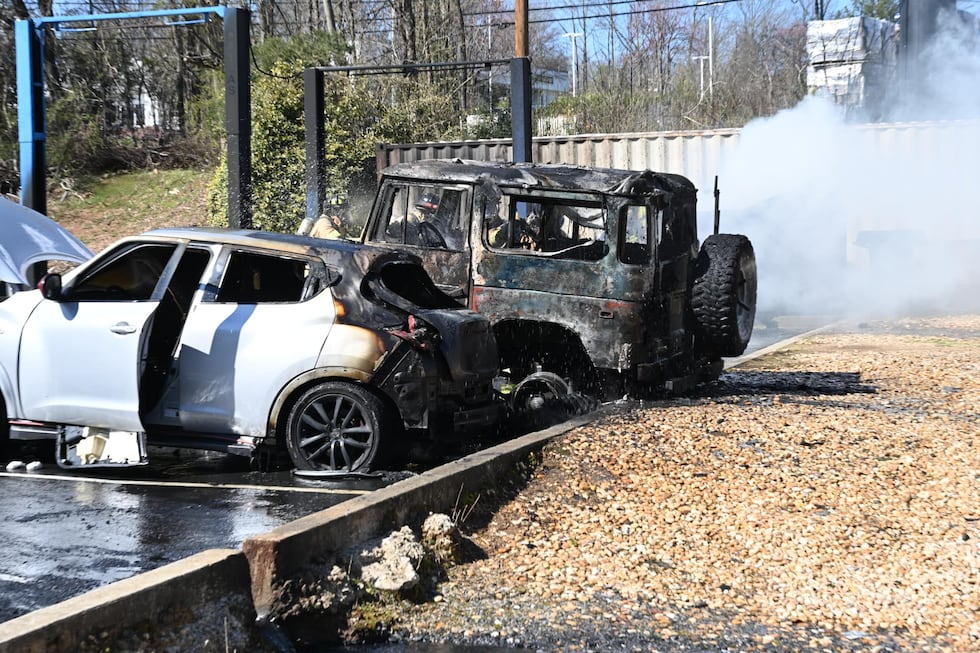 Roswell fire at auto repair shop
