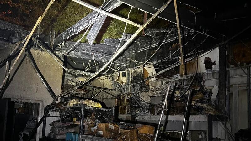 Los bomberos respondieron al reporte de llamas en el restaurante Williamson Bros Bar-B-Q en...