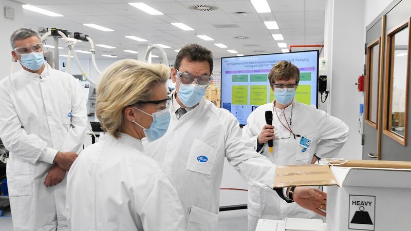 El equipo de BioNTech-Pfizer, creadores de la vacuna más efectiva contra el COVID-19, están...