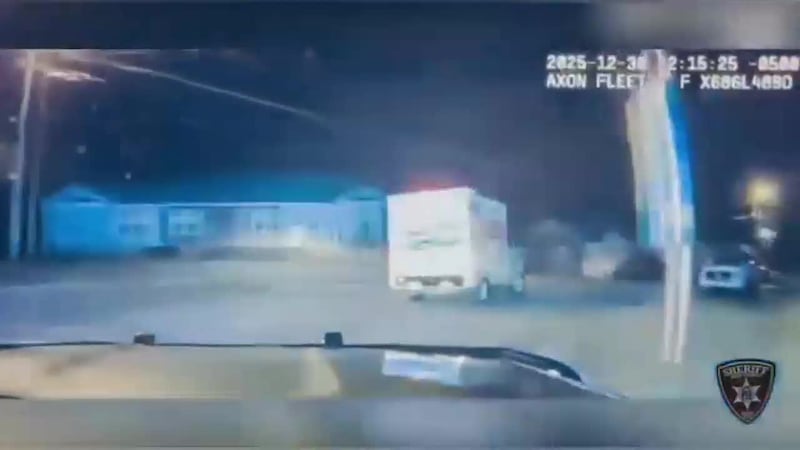Persecución de un camión de mudanza robado captado en video