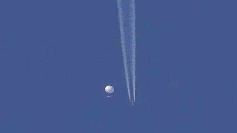 Las fuerzas armadas de Estados Unidos derribaron el sábado un supuesto globo espía chino...